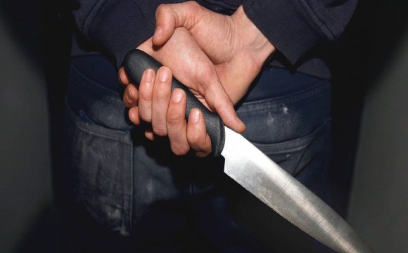 У Полтаві чоловік з ножем у руках лякав перехожих — поліція