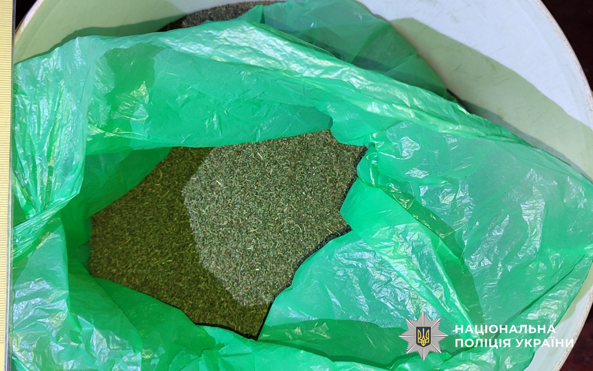 На Полтавщині жінці повідомили про підозру у вирощуванні конопель та зберіганні канабісу