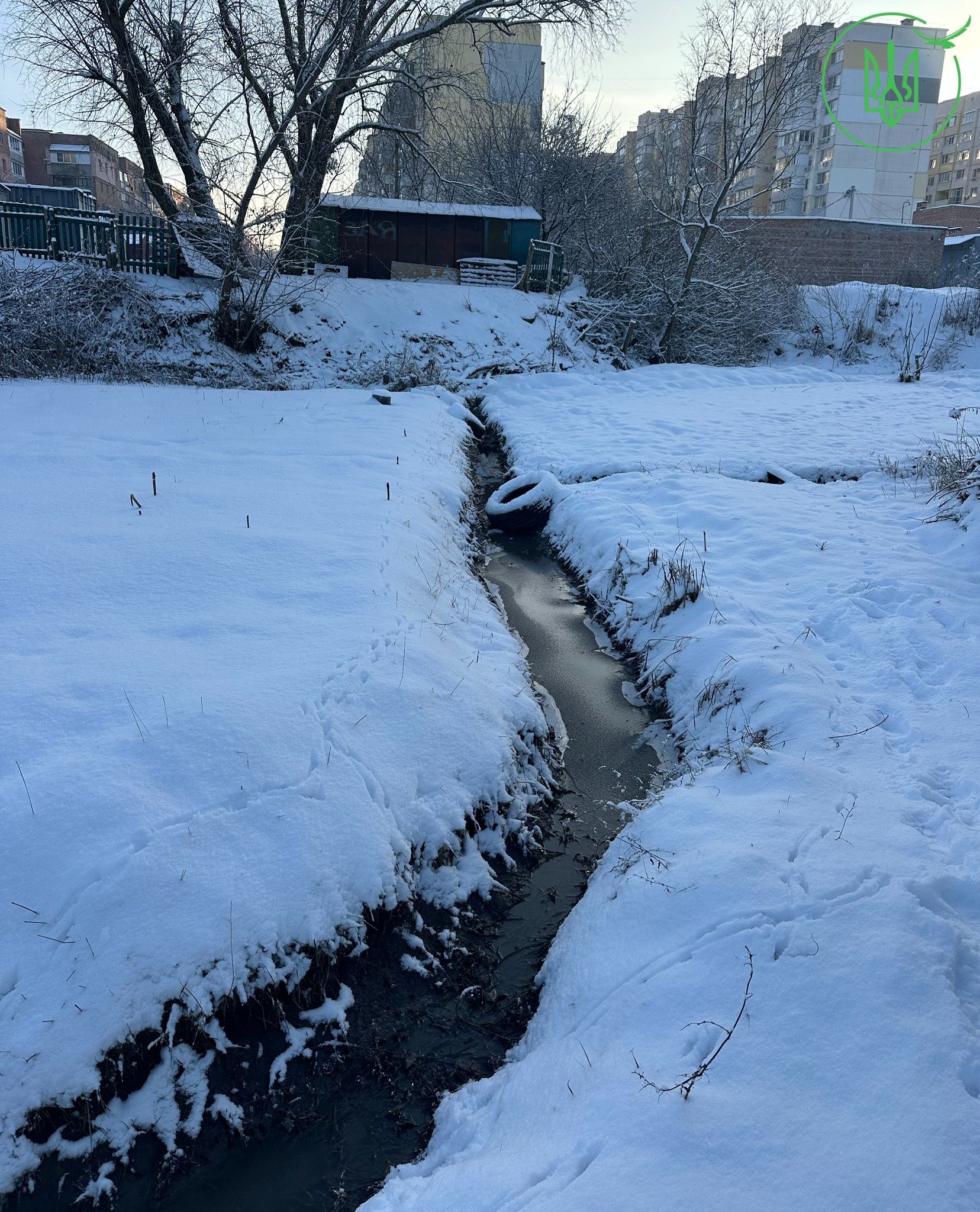 У Полтаві екоінспектори зафіксували витік невідомої речовини на землю