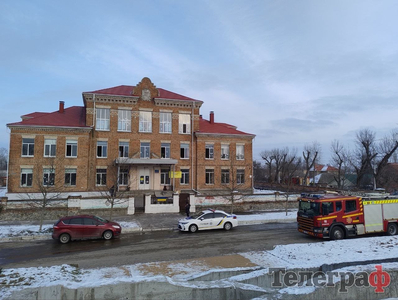 З гімназії №2 евакуювали людей: фото з місця події