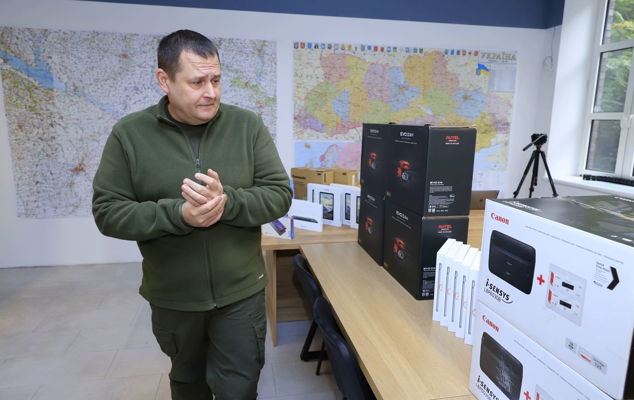 Дніпро передав чергову партію оснащення українським захисникам