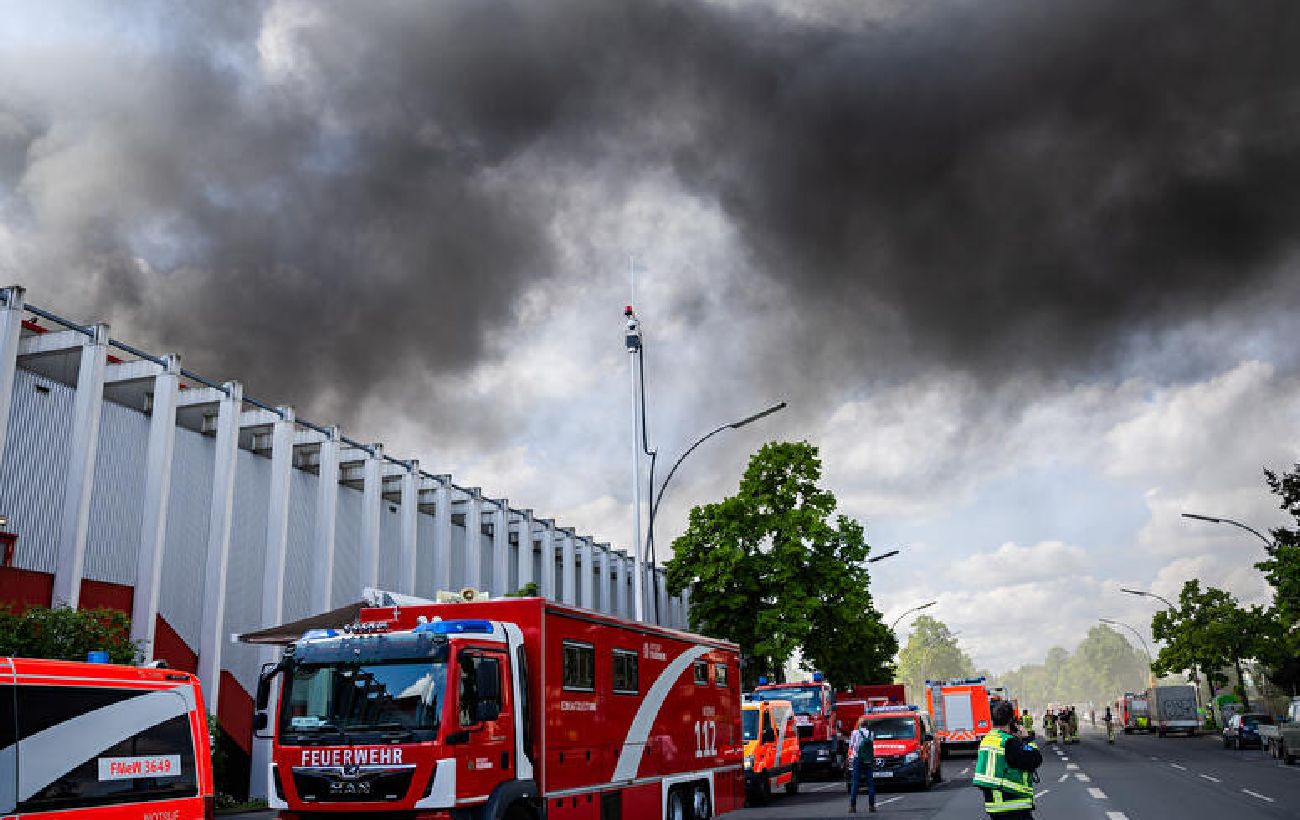 Частину Берліна накрив токсичний дим через пожежу на металургійному заводі