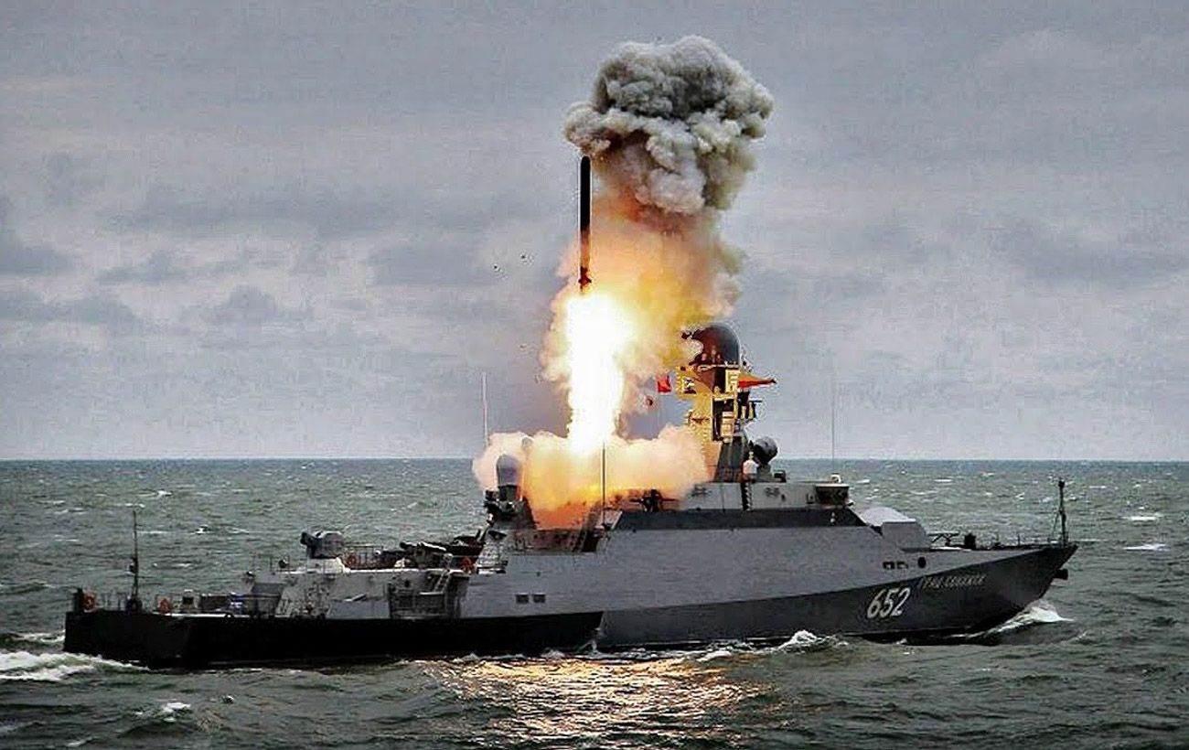 РФ тримає два ракетоносії у Чорному морі: який залп "Калібрів"