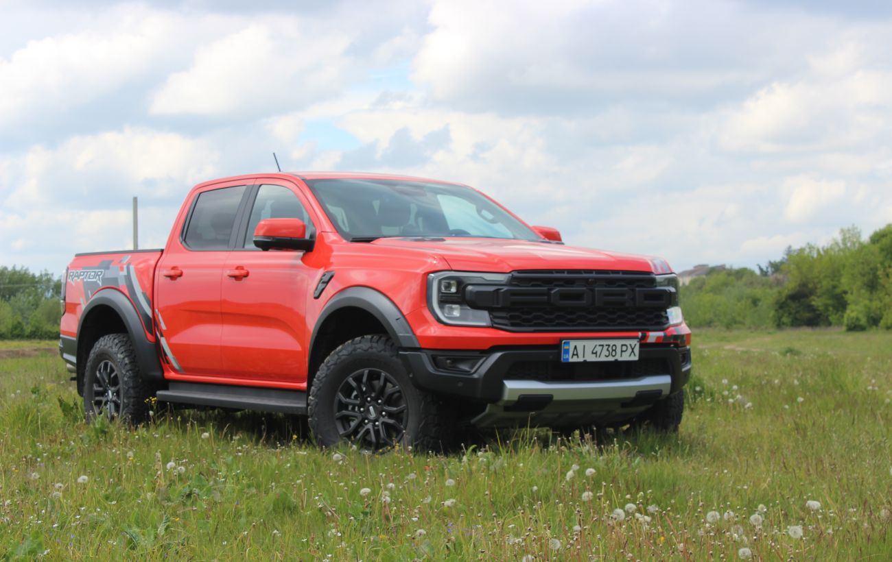 Тест-драйв Ford Ranger Raptor: переваги, недоліки та конкуренти екстремального пікапа