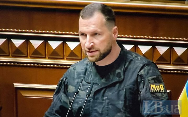 У Міноборони роз’яснили, як саме Євгенія Хмару звільнили з військової служби