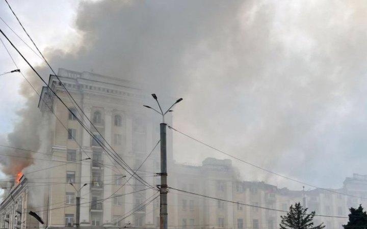 У Дніпрі внаслідок атаки росіян загорівся житловий будинок. Двоє загинули, 15 поранені