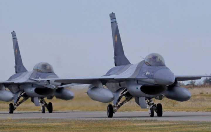 Українські пілоти у Франції почали підготовку до навчання на винищувачах F-16, - ЗМІ