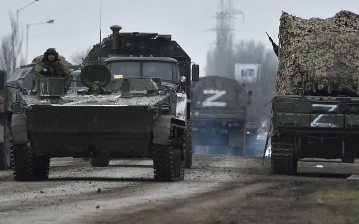 Росія вдарила по Дергачах Харківської області. Поранені діти і жінка