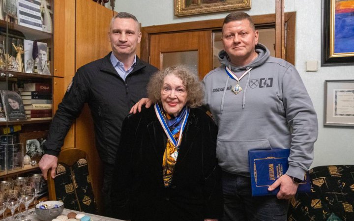Ліна Костенко і Валерій Залужний отримали звання “Почесний громадянин Києва”