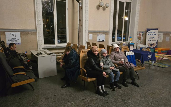 Укрзалізниця відкрила пункти незламності на 94 вокзалах