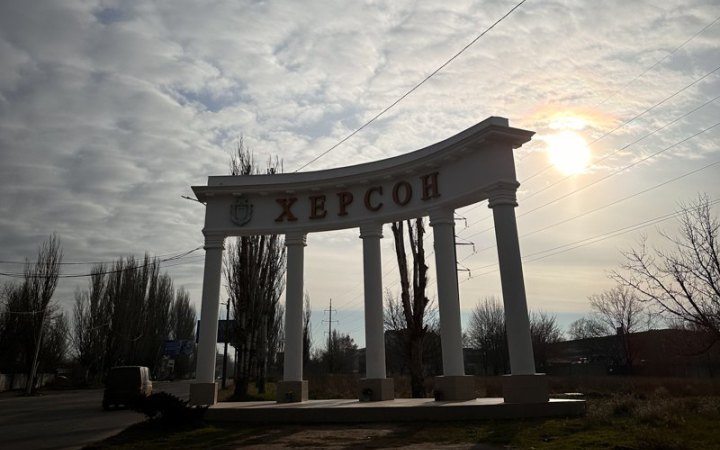 Окупанти обстріляли Центральний район Херсона, є поранені