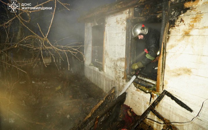На Житомирщині у пожежі загинула 32-річна жінка та двоє її малолітніх дітей