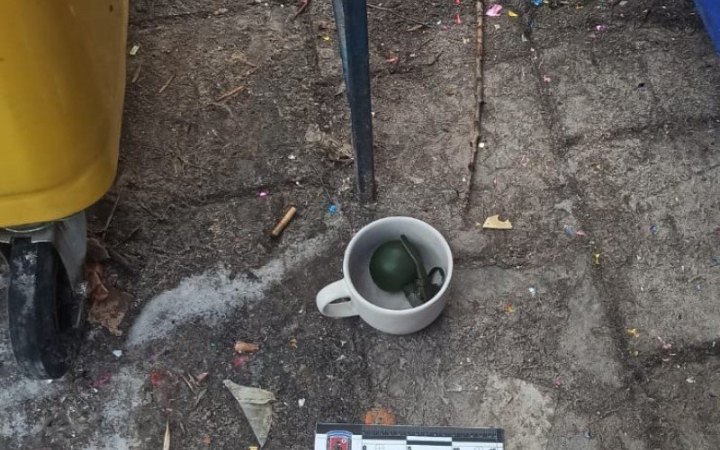 У Львові біля смітника знайшли бойову гранату