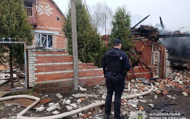 Росіяни вранці дроном поцілили по домогосподарству на Чернігівщині