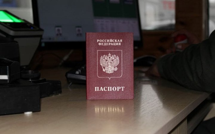 ЦПД: у Луганську окупанти шантажують українців вилученням житла, змушуючи брати паспорти РФ