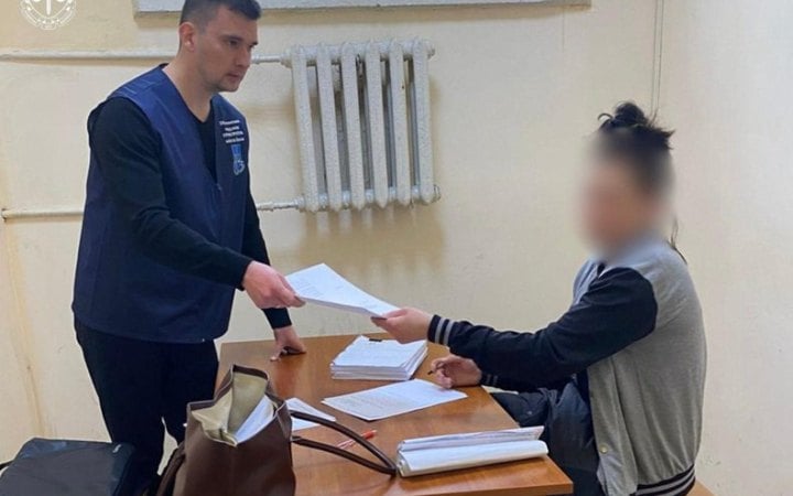 У Києві судитимуть жінку, яка підпалила двері двох знайомих через ревнощі і конфлікти