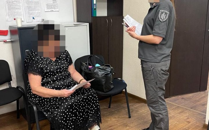 У Дніпрі затримали медикиню, яка пропонувала військовому операцію на здоровому хребті для звільнення зі служби