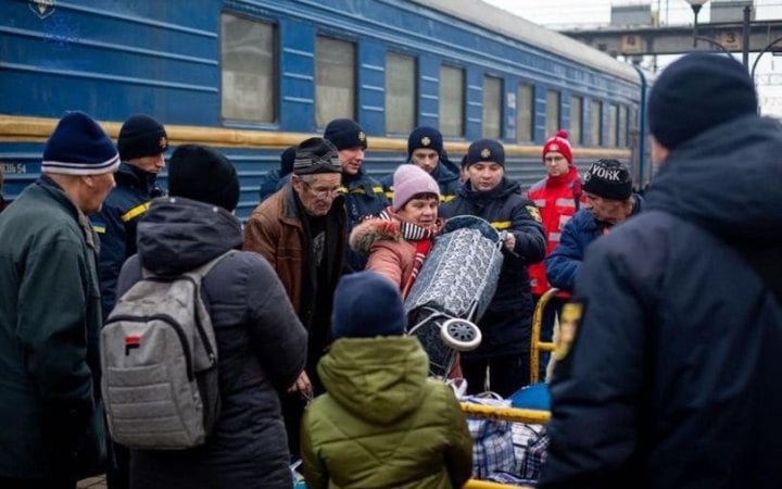У зоні активних бойових дій на Донеччині залишилося близько 11 тисяч цивільних