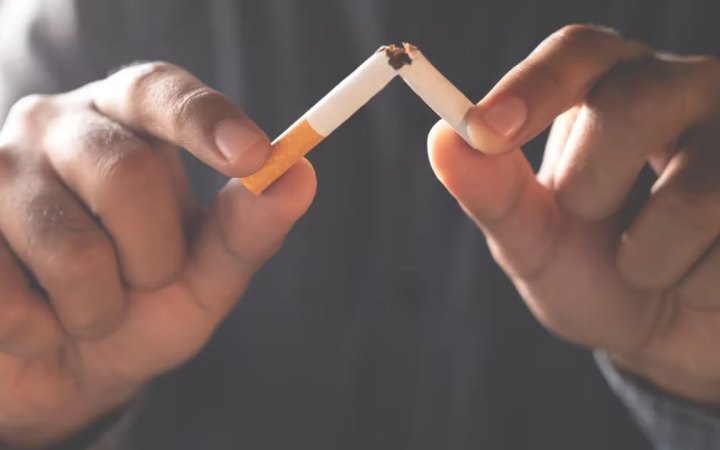 Британські консерватори погодили заборону куріння для народжених після 2009 року