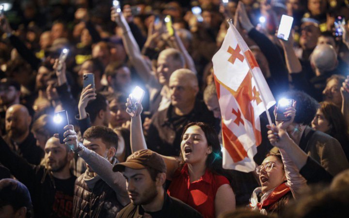 Парламент Грузії, попри протести, затвердив закон про “іноагентів” у першому читанні