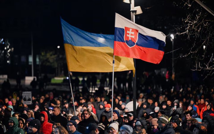 Словаки зібрали вже 3,9 млн євро на боєприпаси для України попри позицію уряду Фіцо