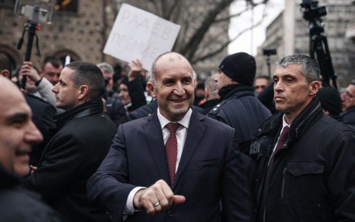 ЗМІ: проросійський експрезидент Болгарії Радев лідирує у виборчих перегонах