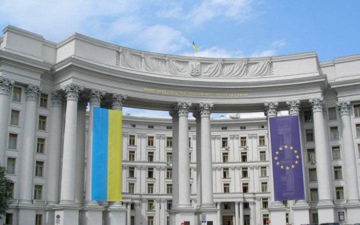 У зоні стихійного лиха в Непалі і Тибеті зв'язку немає з 56 українцями. Інформація про зростання кількості не підтвердилася