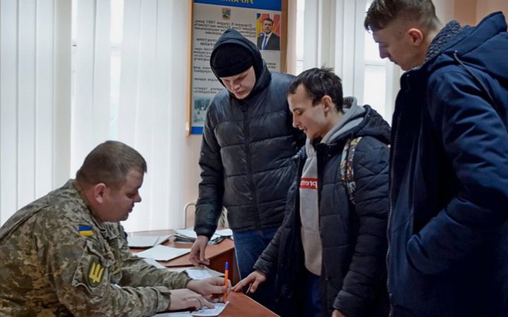 Правоохоронці підозрюють військовослужбовця одного з відділів Київського ТЦК та СП у хабарництві