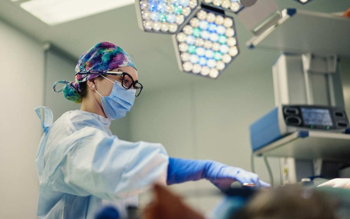 80 % хірургинь відчували дискримінацію в професії лише через стать – дослідження