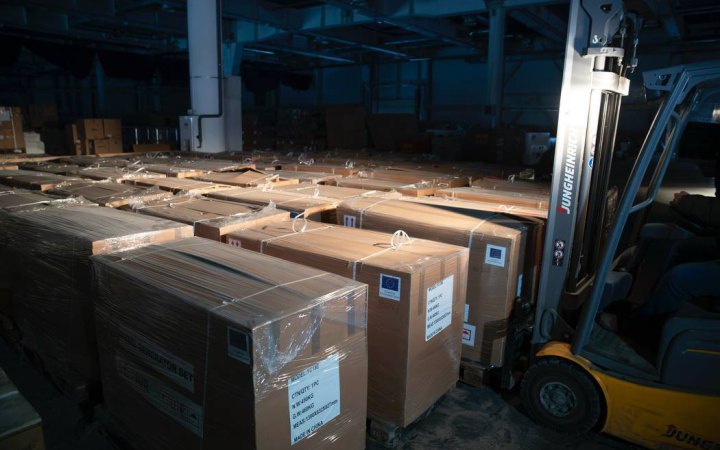 Київ отримав від ЄС 177 генераторів. Завтра очікують другу партію – ще 41 генератор