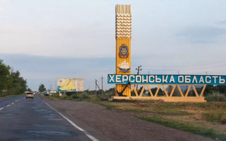 Росія вдарила по цивільній автівці у Херсонському районі
