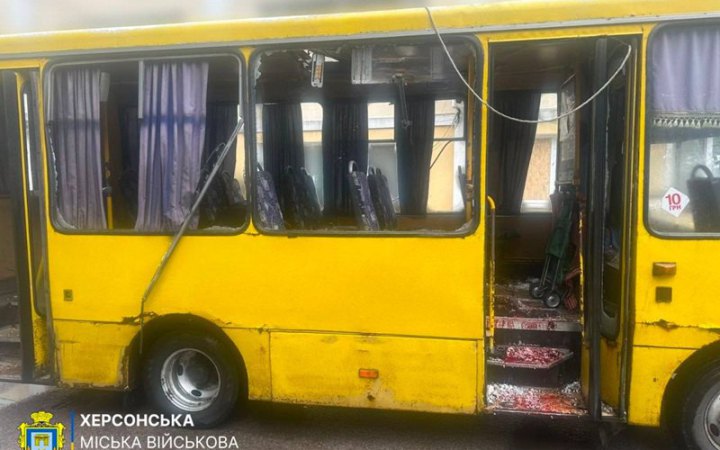 Росіяни знову атакували маршрутку в Херсоні: є загиблі і поранені