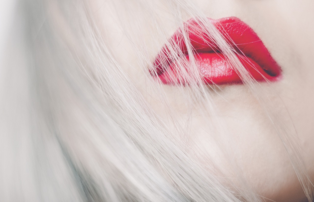 Отсрочите старость на десятки лет: как сделать макияж с эффектом омоложения