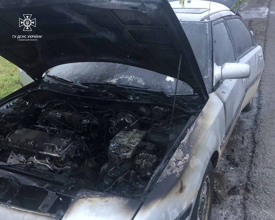 На Яворівщині під час руху загорівся автомобіль