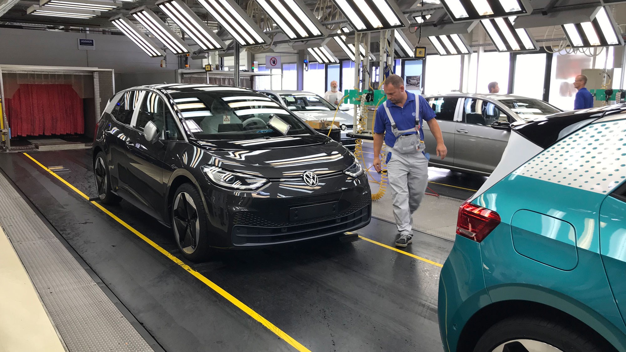 Мільярд на звільнення: Volkswagen Group планує скоротити персонал у Німеччині, щоб конкурувати з Китаєм