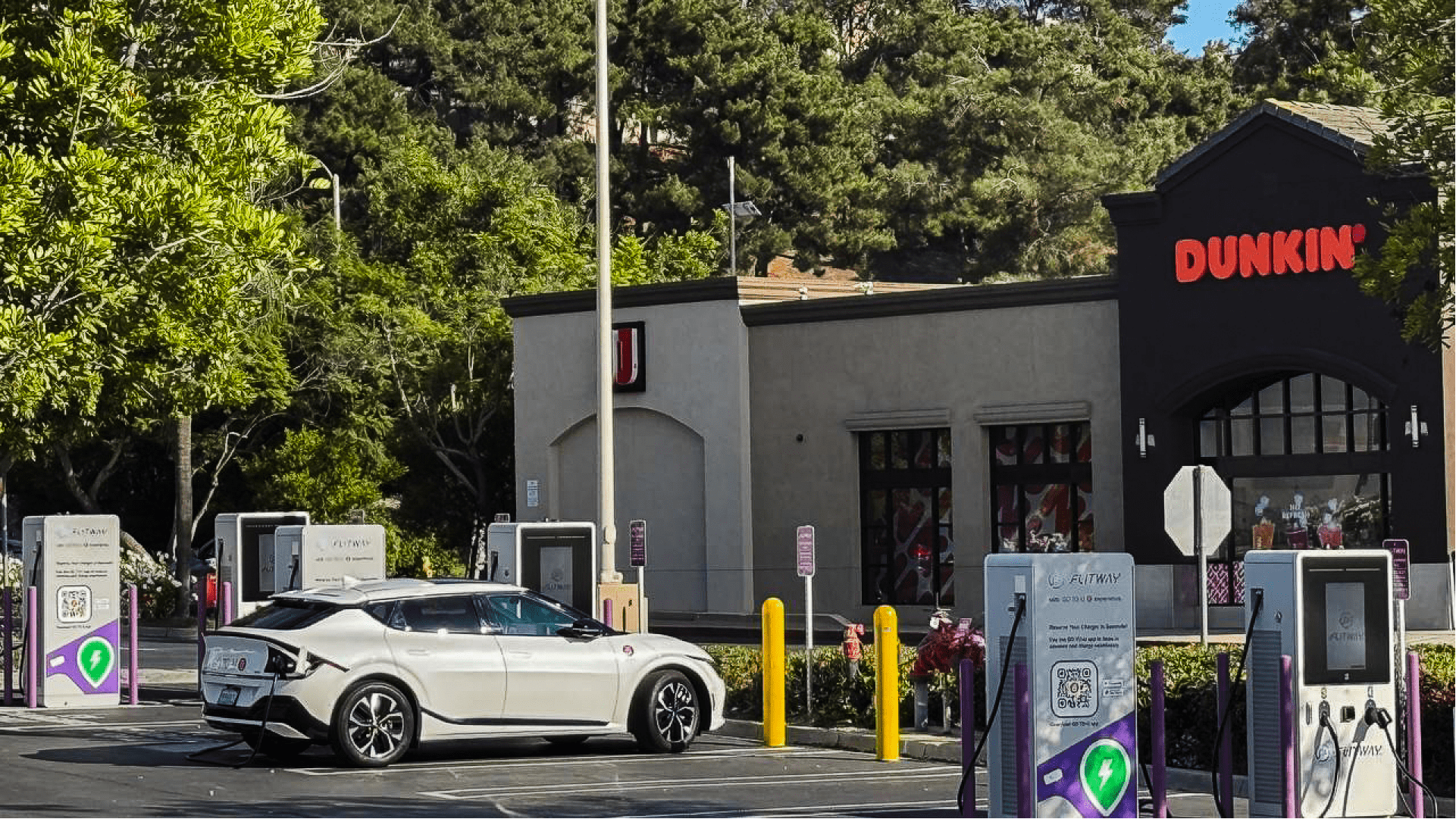 GO TO-U та мережа зарядних станцій для електромобілів Flitway розпочали партнерство у США