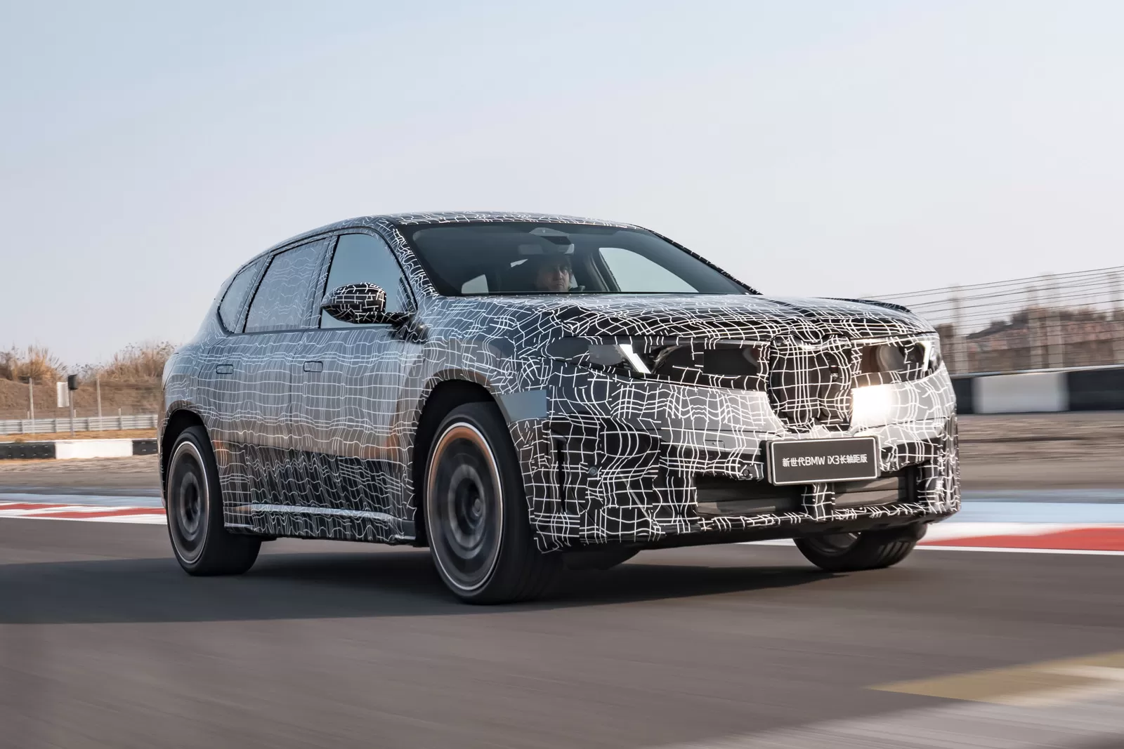 Подовжений електричний кросовер BMW iX3 показали на офіційних фото