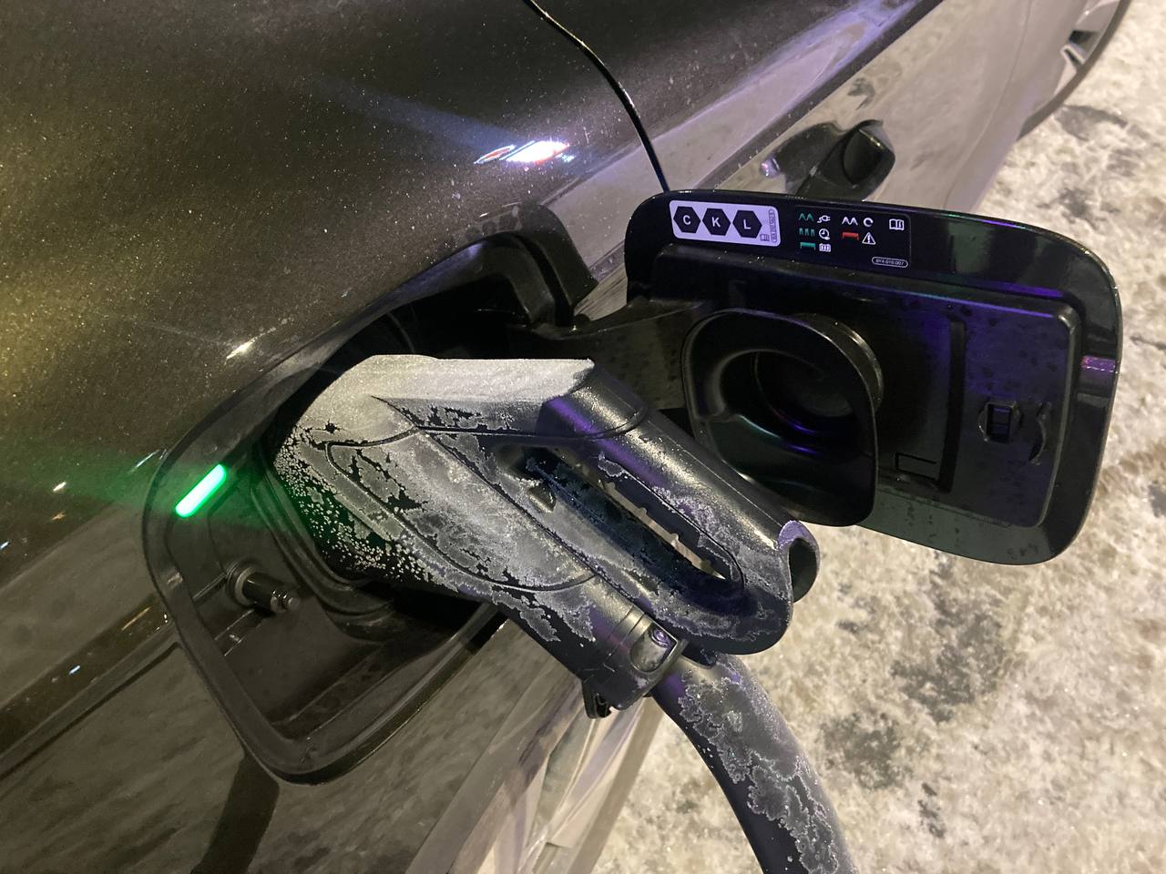 Оператори електрозаправок в Україні різко підвищили ціни: скільки коштує зарядка