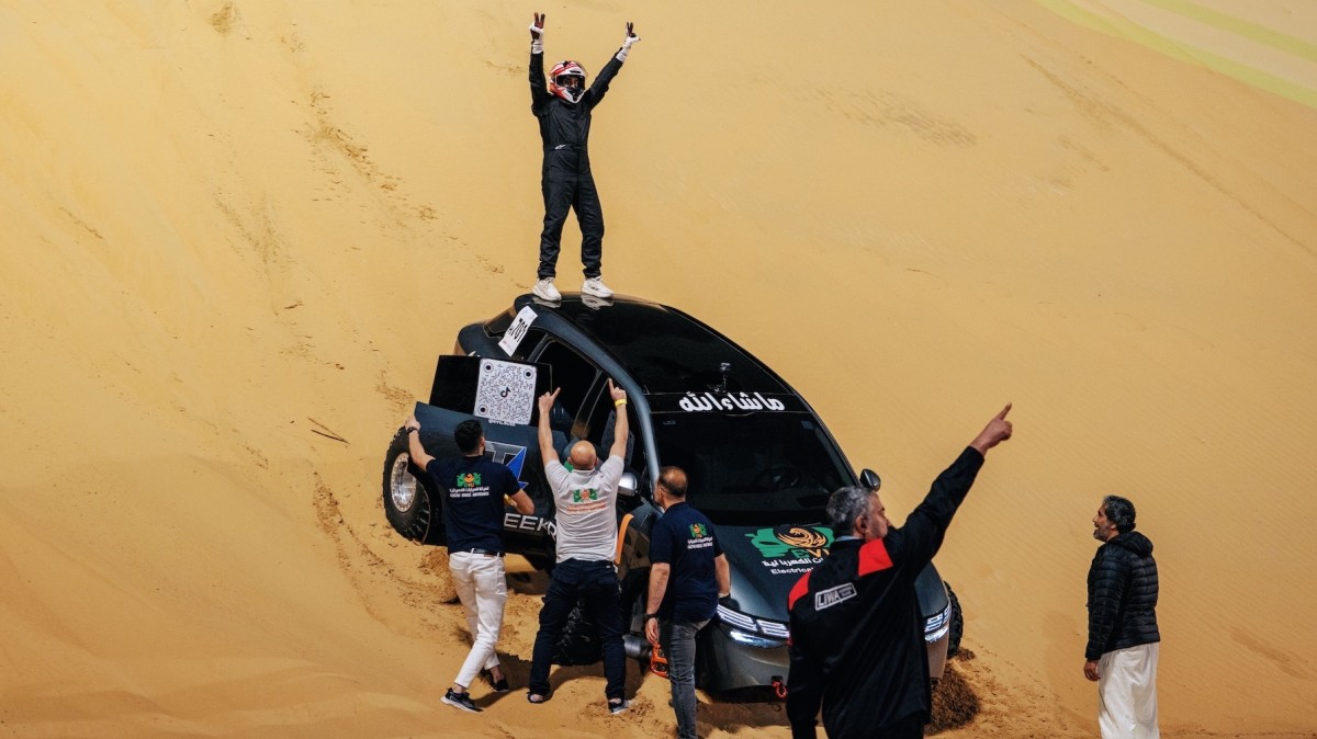 Електромобіль Zeekr 7X підкорив відому дюну Моріб