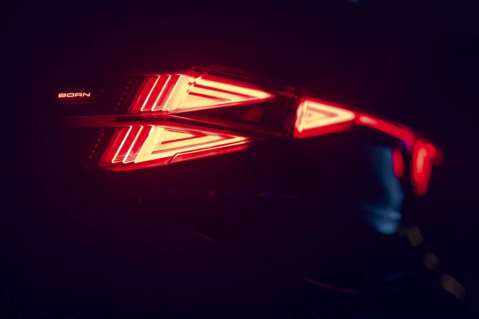 Електромобіль Cupra Born готується до оновлення: перші офіційні фото