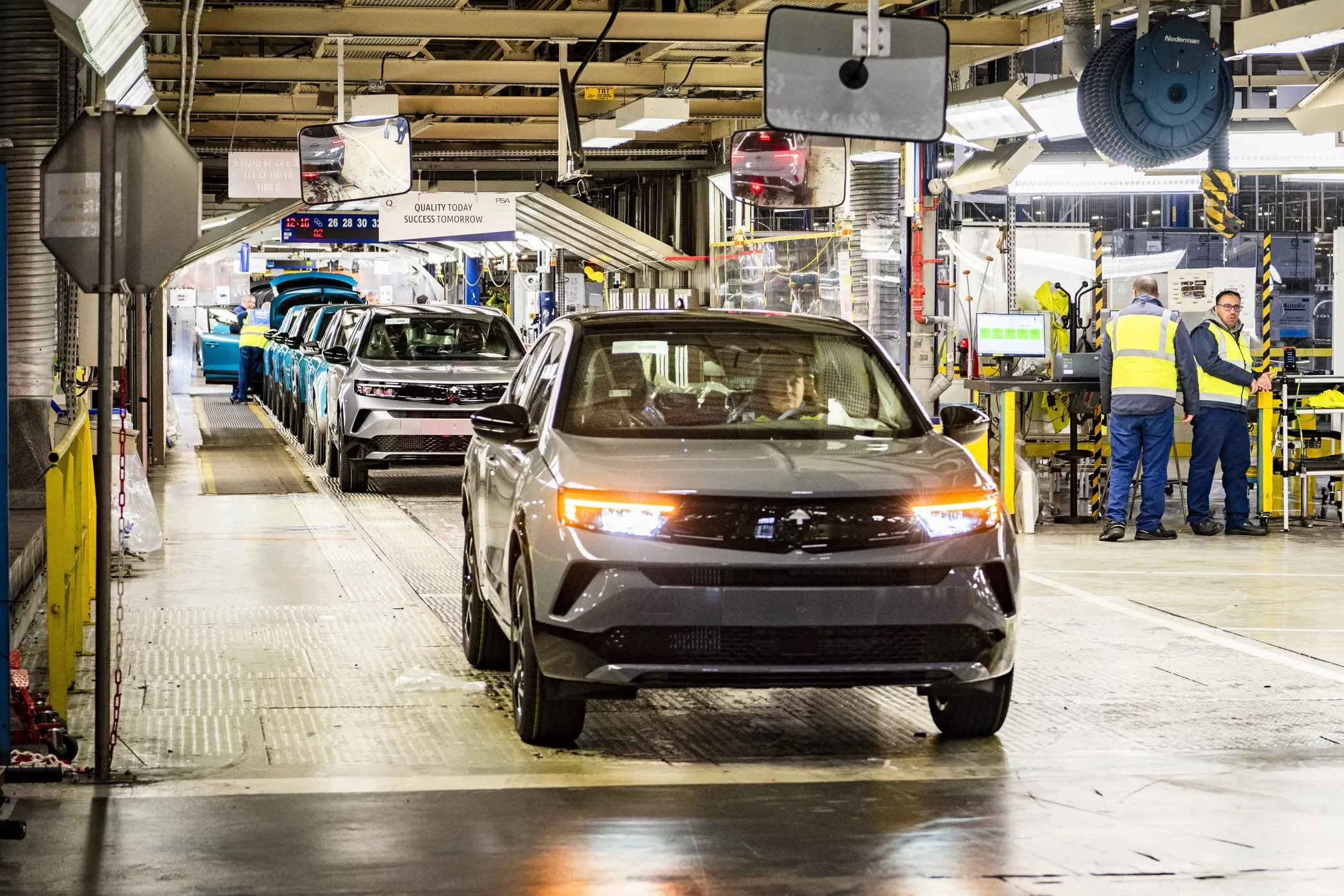 Інновації замість електро: французький завод Stellantis різко змінить сферу діяльності