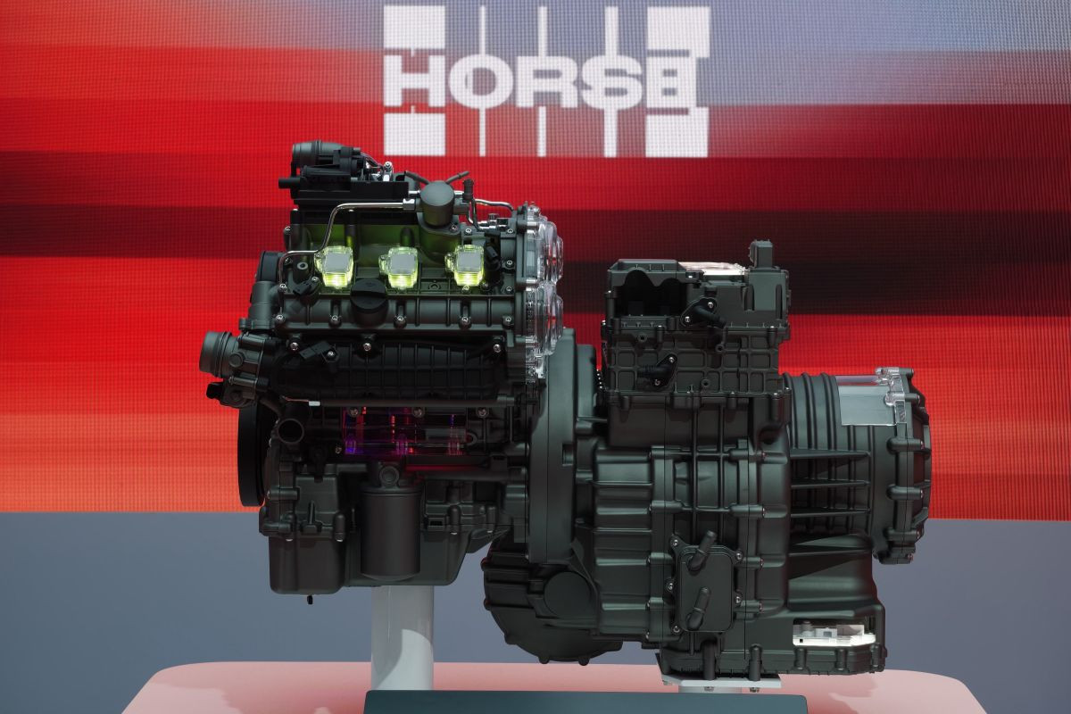 Geely створила нову бензинову “шістку” для майбутніх гібридів