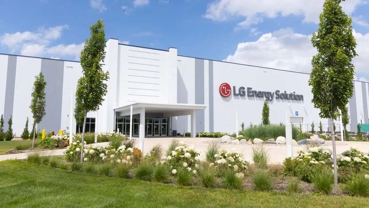 LG запустила найбільший завод з виробництва батарей для електромобілів