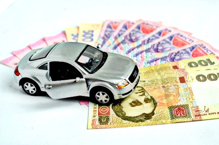 Продав автомобіль — плати: скільки українці повинні віддати державі