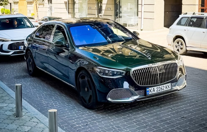 Рідкісний Mercedes-Maybach V12 Edition помічено у Києві: деталі ексклюзивної серії