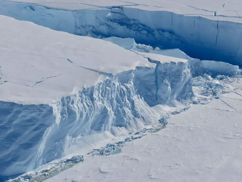 Вчені виявили нову причину танення шельфового льодовика Антарктики
