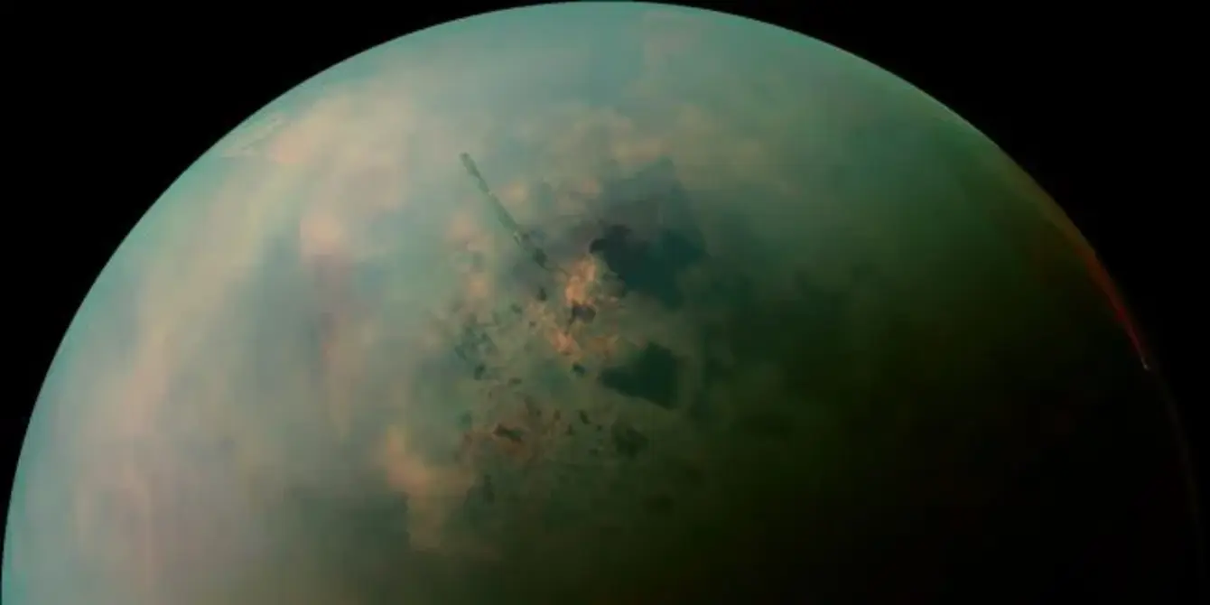 В атмосфері Титану виявлено тривуглецеву молекулу