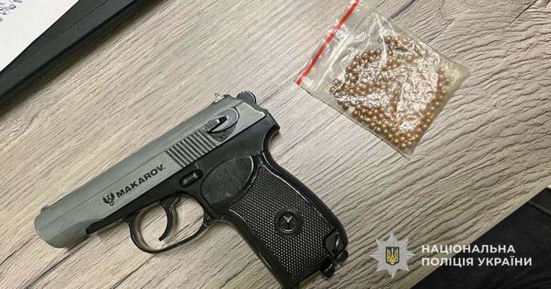 У Тернополі неповнолітній стріляв у 17-річну дівчину