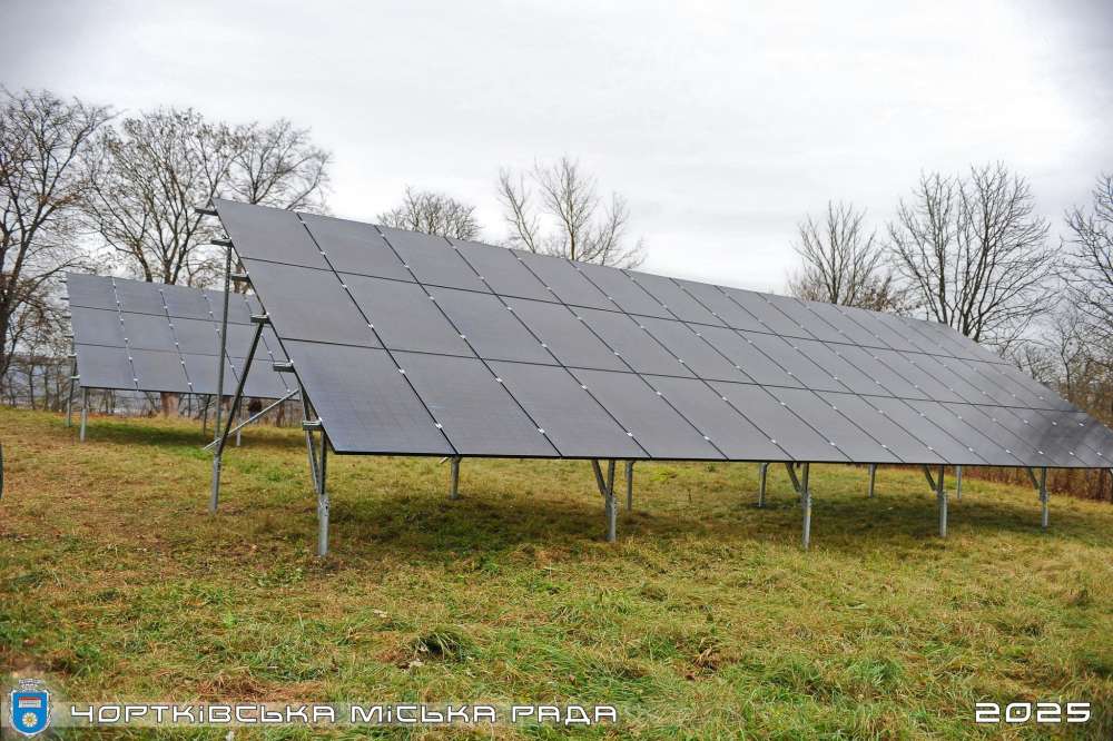 У Чорткові для лікарні встановлюють сонячні електростанції