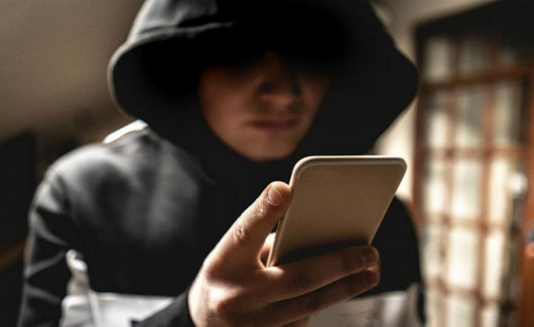 «Шукала роботу»: жительку Тернопільщини шахраї ошукали на десятки тисяч гривень